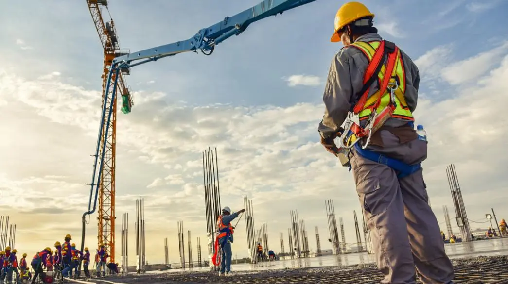 Αυξήσεις «φωτιά» στις κατασκευές