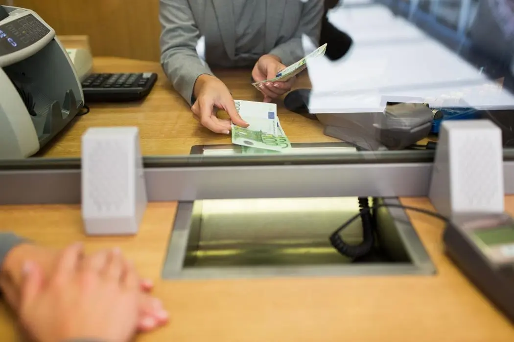 Έρχονται τροποποιήσεις ή και απόσυρση στις νέες τραπεζικές χρεώσεις;