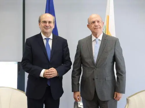 ΥΠΟΙΚ Ελλάδας και Κύπρου: Δέσμευση για συνεργασία σε όλα τα επίπεδα