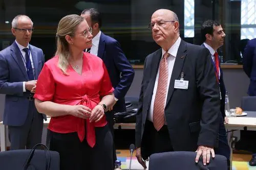 Κεραυνός: Ναι σε περισσότερες αμυντικές δαπάνες, αλλά μόνο με φιλικές χώρες