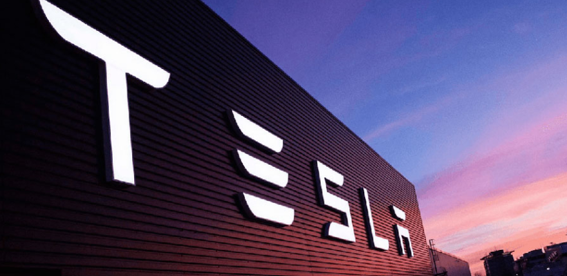 «Βυθίζουν» τη μετοχή της Tesla οι παραιτήσεις στελεχών