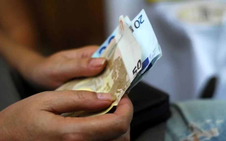 Περίπου 2.500 άτομα στην αναμονή για το ΕΕΕ