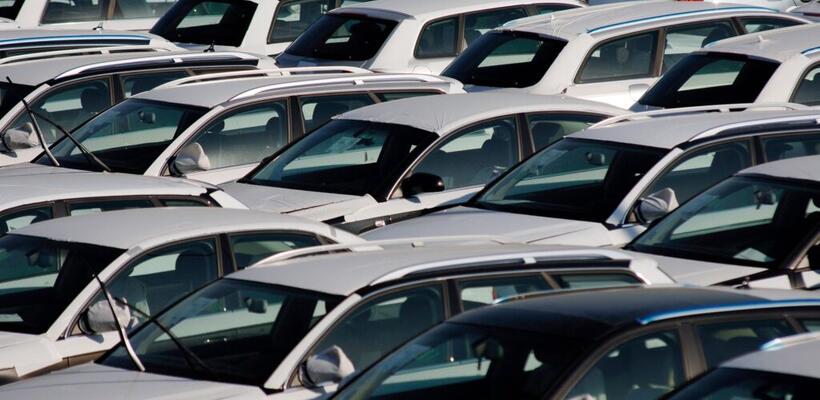 Έριξαν ταχύτητα οι πωλήσεις αυτοκίνητων στην ΕΕ – Λιγότερες πωλήσεις και για ηλεκτρικά