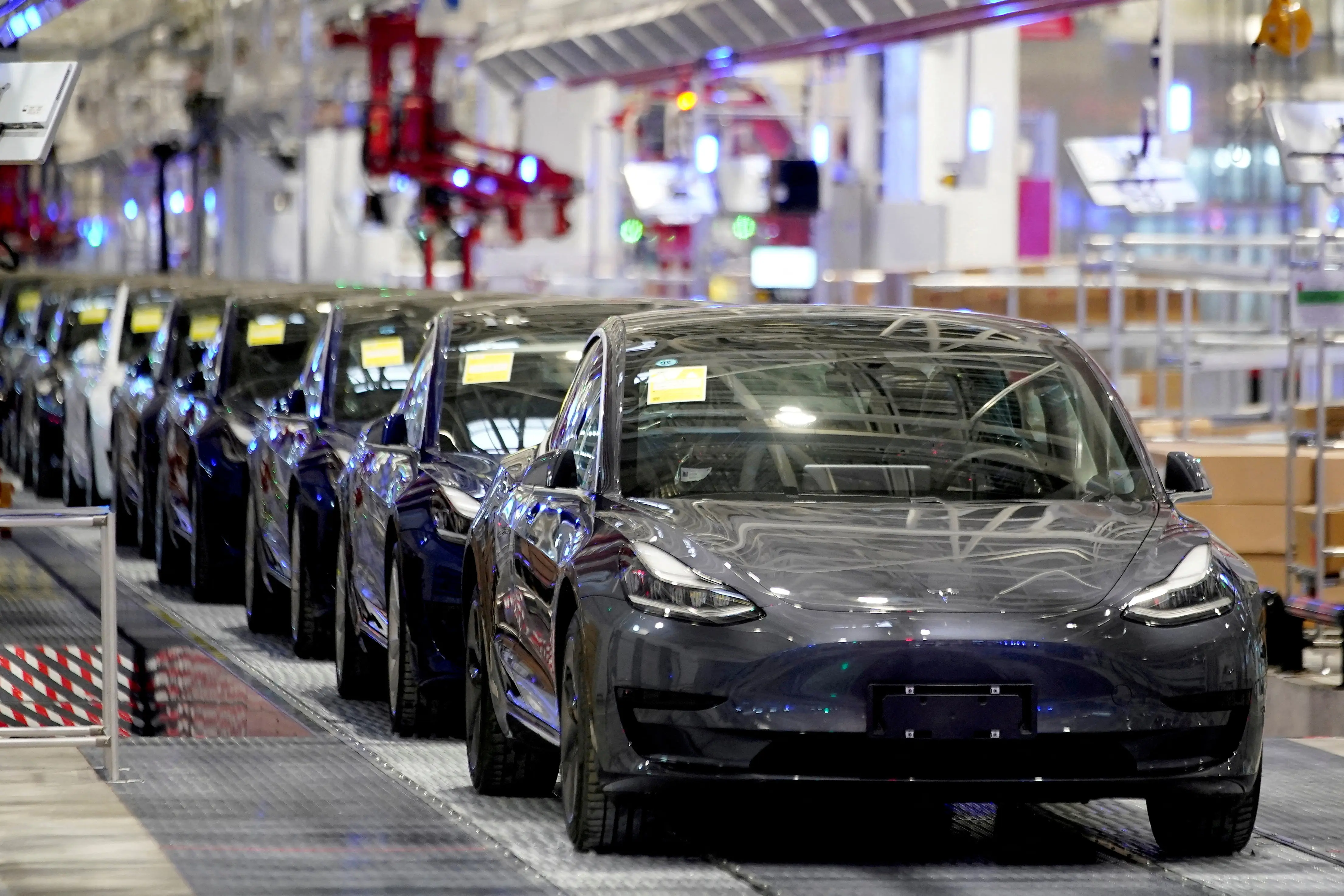 Tesla, GM, Ford μειώνουν παραγωγή ηλεκτρικών οχημάτων - Φόβοι για μείωση ζήτησης