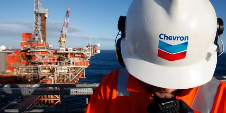 Chevron: Ο Τραμπ ακυρώνει την άδεια για εκμετάλλευση στη Βενεζουέλα