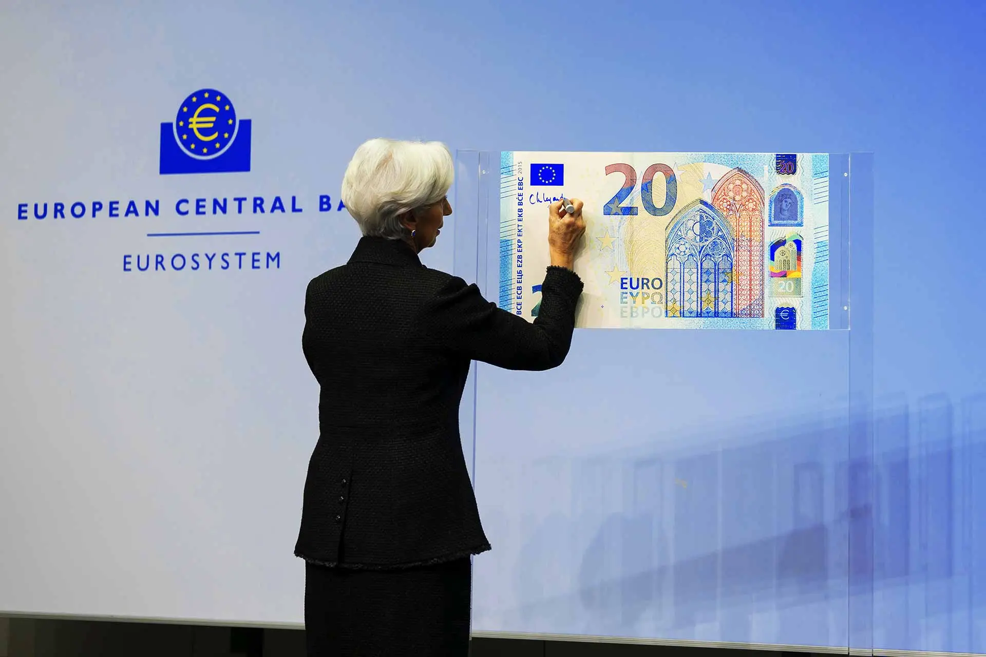 Financial Times: Οι κεντρικές τράπεζες δεν πρέπει να κάνουν πίσω