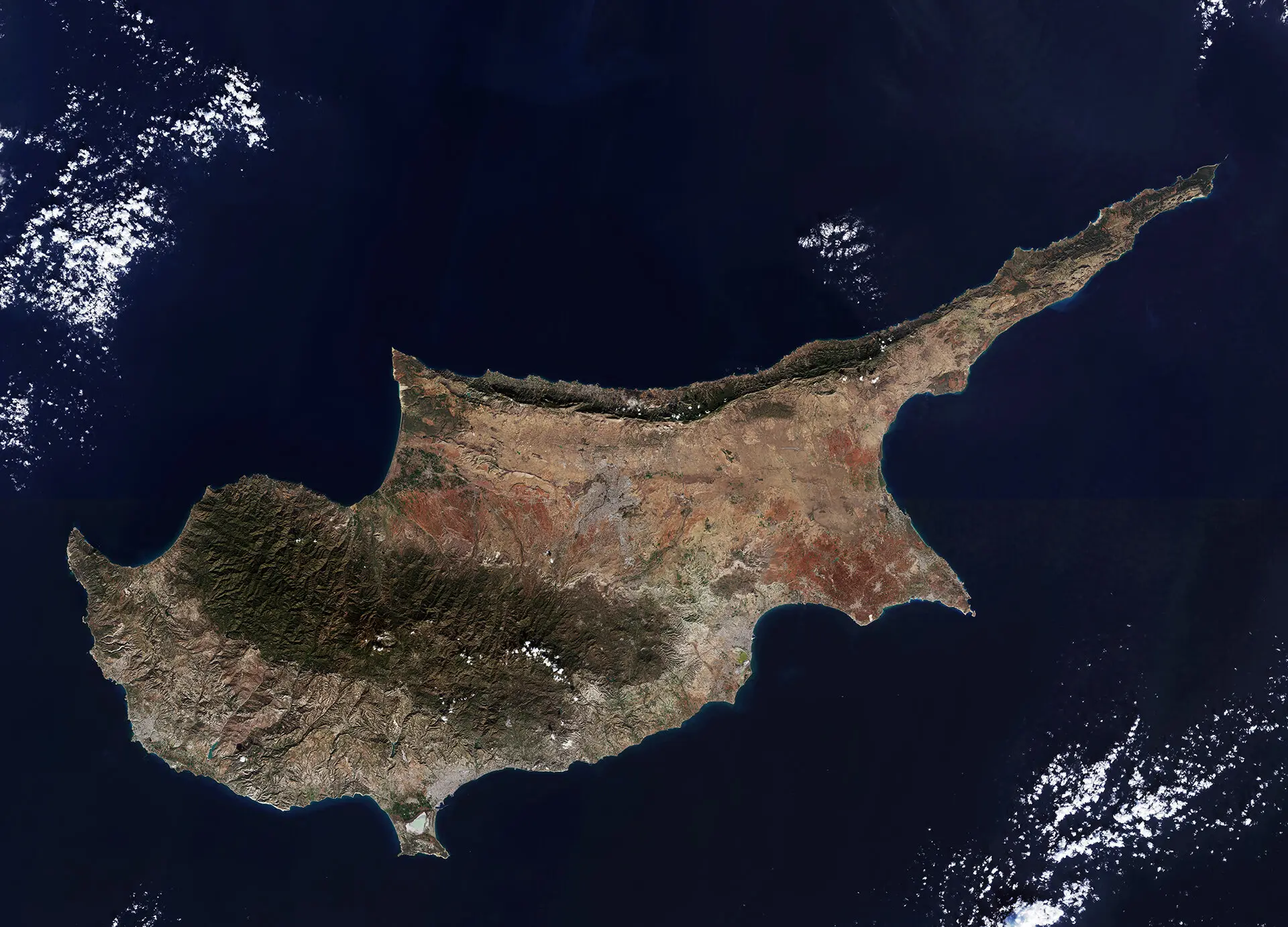 Πώς αντιδρούν ΟΕΒ και ΚΕΒΕ στο δημοσίευμα για τα χρυσά διαβατήρια