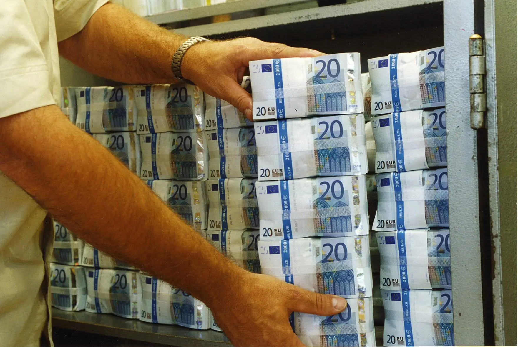 Από κόσκινο για ξέπλυμα μαύρου χρήματος θα περάσει η Κύπρος