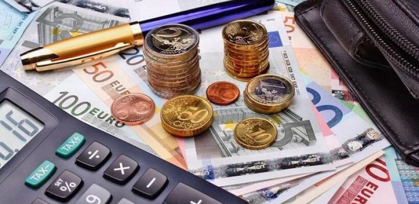 Λιγότερα τα δάνεια που έδωσαν οι τράπεζες τον Αύγουστο – Πώς κινήθηκαν τα επιτόκια