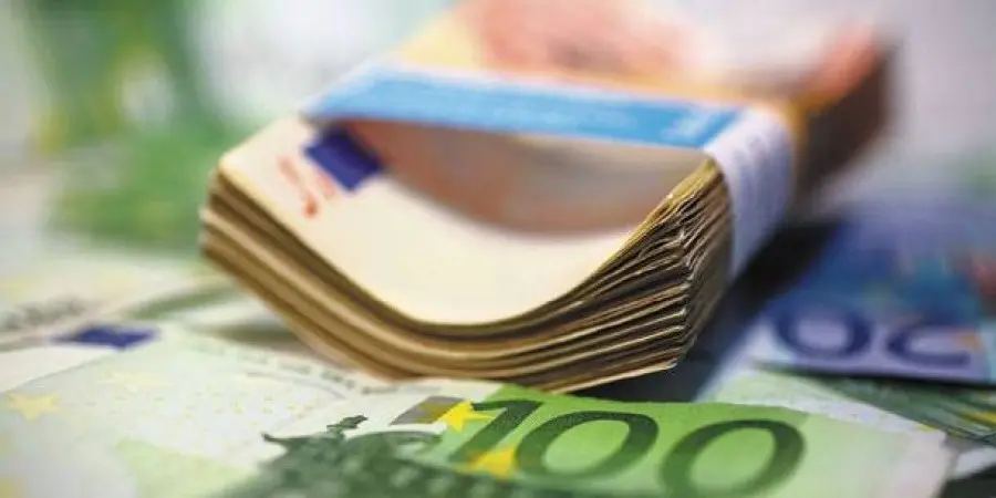 Η Νομική Υπηρεσία να παραπέμψει υποθέσεις με καταχρηστικές ρήτρες τραπεζών