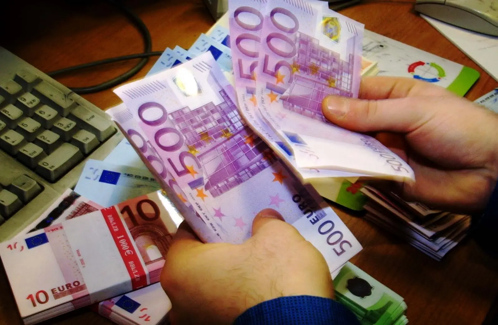 Ο Σύνδεσμος Καταναλωτών επικρίνει καταχρηστικούς όρους των τραπεζών