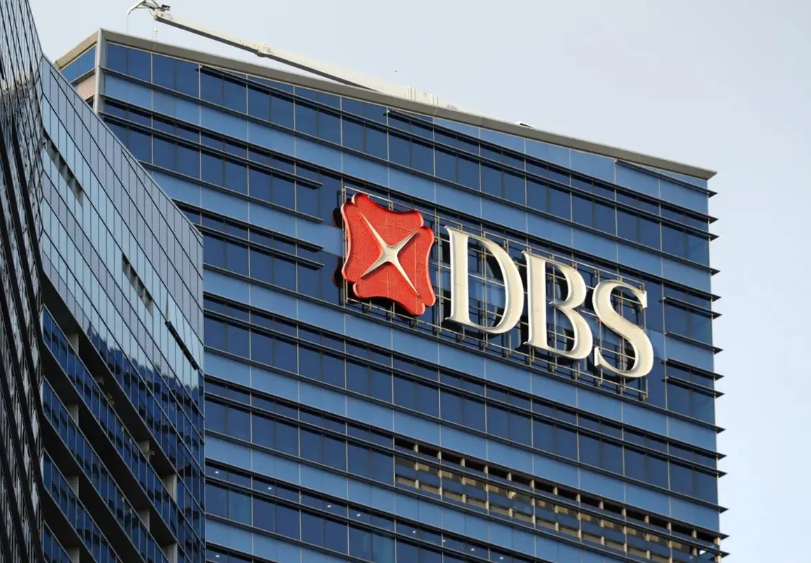 DBS: Προσλαμβάνει τραπεζίτες για τη διαχείριση πλούτου Ρώσων παρά τις κυρώσεις