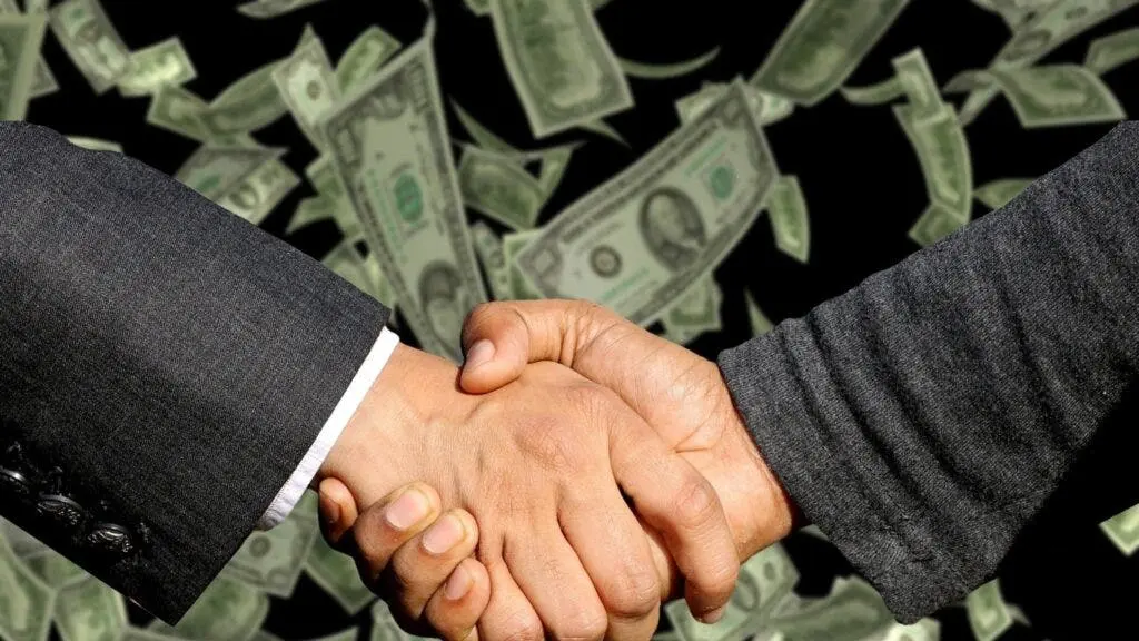 Στα 2,6 τρισ. δολάρια τα deals που έκλεισαν μέχρι τον Ιούλιο