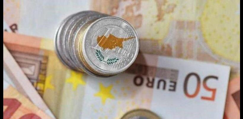 Τέλη του 2026 η υποχώρηση του χρέους στο 50% - Τι διευκρινίζει το ΥΠΟΙΚ