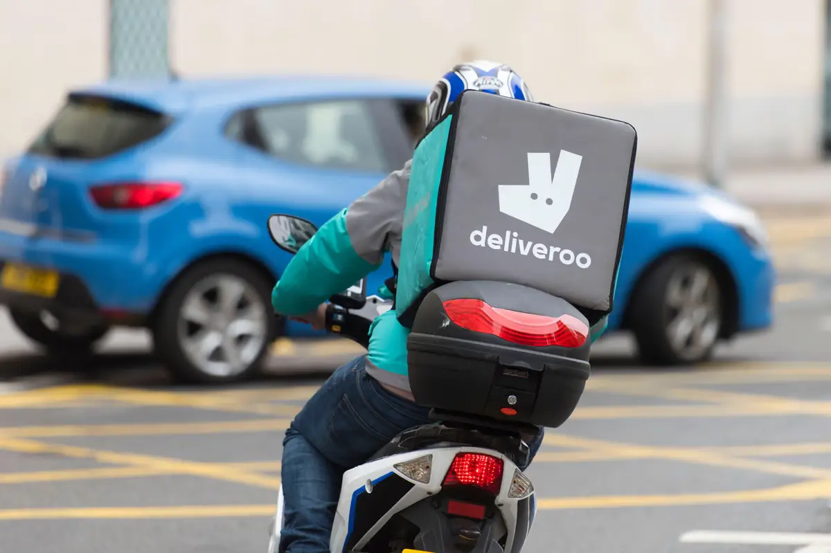 Mega deal $3,9 δισ. για εξαγορά της Deliveroo από την αμερικανική DoorDash