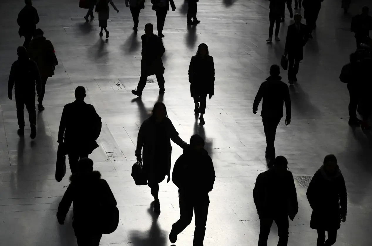 Τα «φώτα» και οι «σκιές» στην παγκόσμια οικονομία το 2025