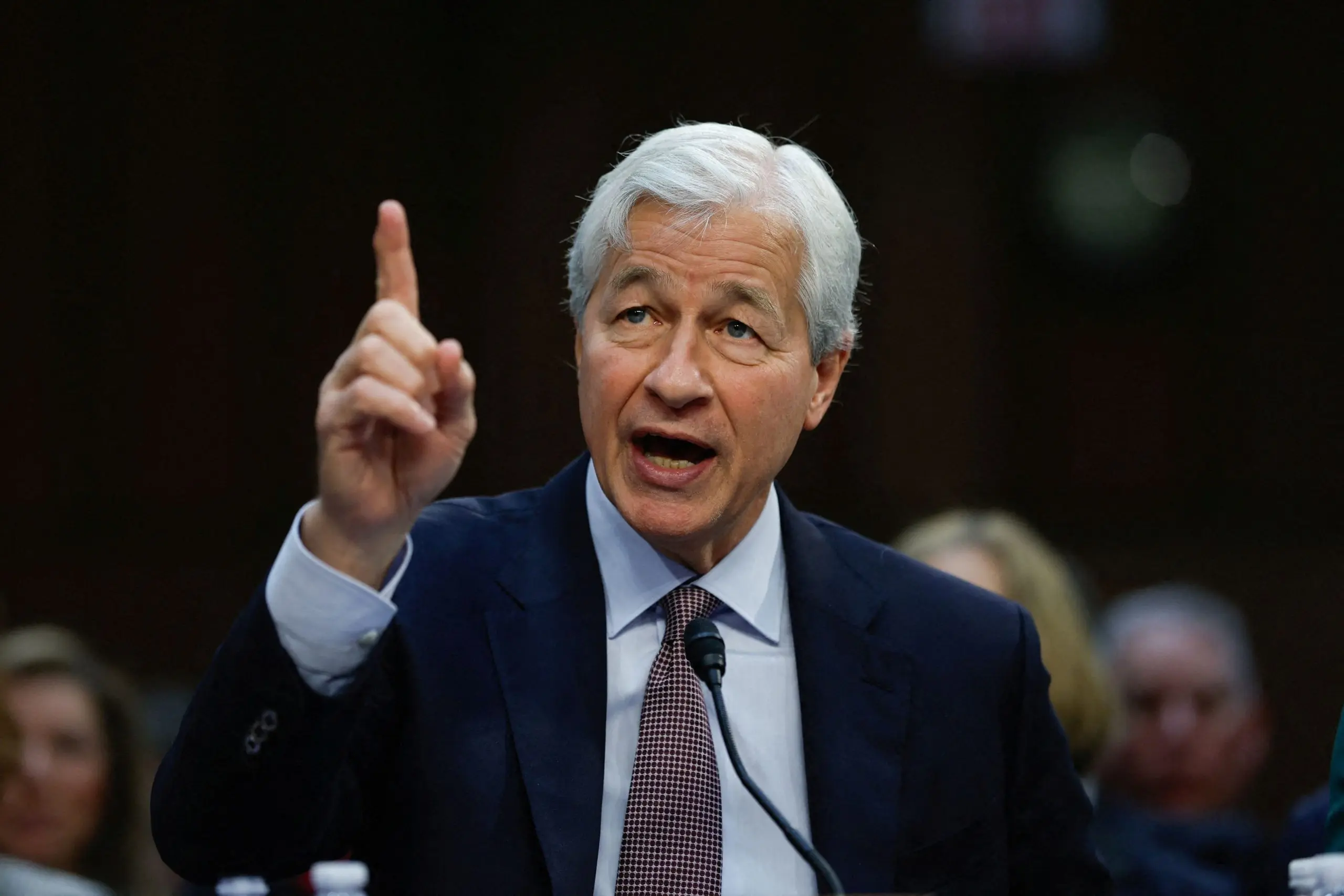Γιατί ο Ντίμον πουλά μετοχές της JPMorgan