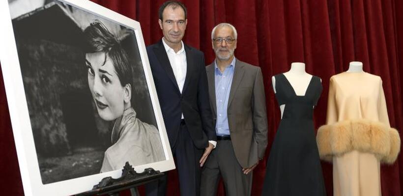 Σε δημοπρασία μπλούζα που σχεδίασε ο Σέσιλ Μπίτον