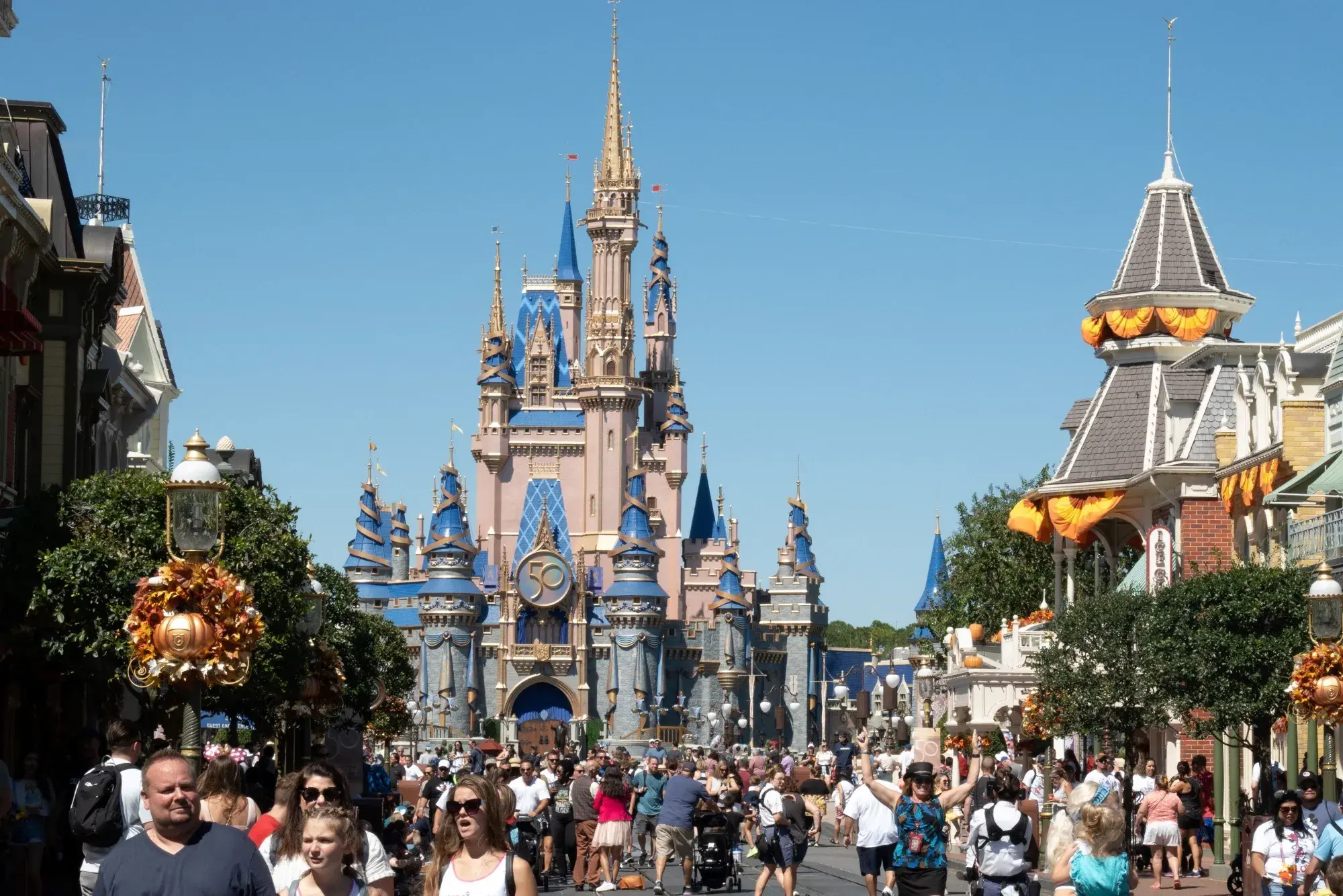 Η Disney αυξάνει τις εκτιμήσεις για τα κέρδη του 2025 – Βλέπει ισχυρή ανάπτυξη στο streaming