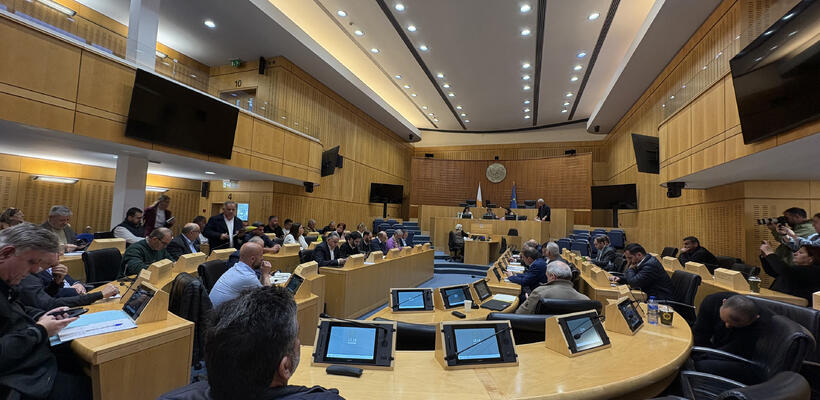 «Να αποζημιωθούν άμεσα οι κτηνοτρόφοι» - Βαριά ατμόσφαιρα στη Βουλή