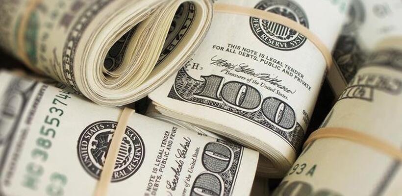 Οι φόβοι για εμπορικό πόλεμο πλήττουν το δολάριο   