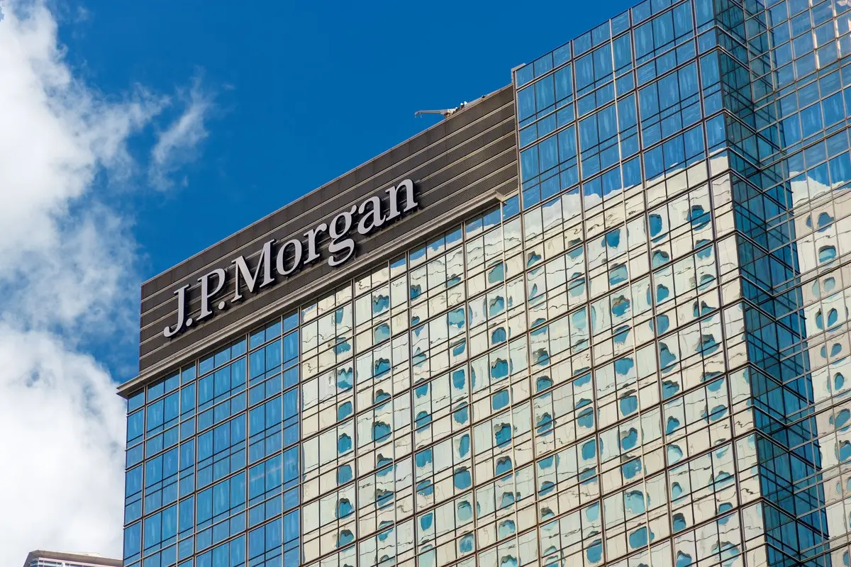 FT: Γιατί η JP Morgan εξαγοράζει φέτος... ό,τι κινείται