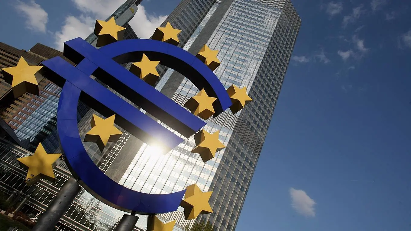 Τράπεζες: Τους σπρώχνει σε αρνητικά επιτόκια η ΕΚΤ