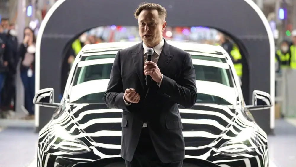 Η Tesla εγκαταλείπει την υπόσχεση για «φθηνό ηλεκτροκίνητο αυτοκίνητο για τον λαό»
