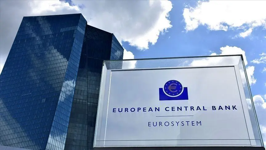 EKT: Τα σενάρια για την αύξηση των επιτοκίων - Έρευνα του Bloomberg
