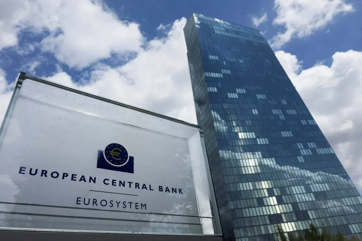 ΕΚΤ: Στο μικροσκόπιο η άνοδος του ευρώ και οι επιπτώσεις στον πληθωρισμό στις προβλέψεις Μαρτίου