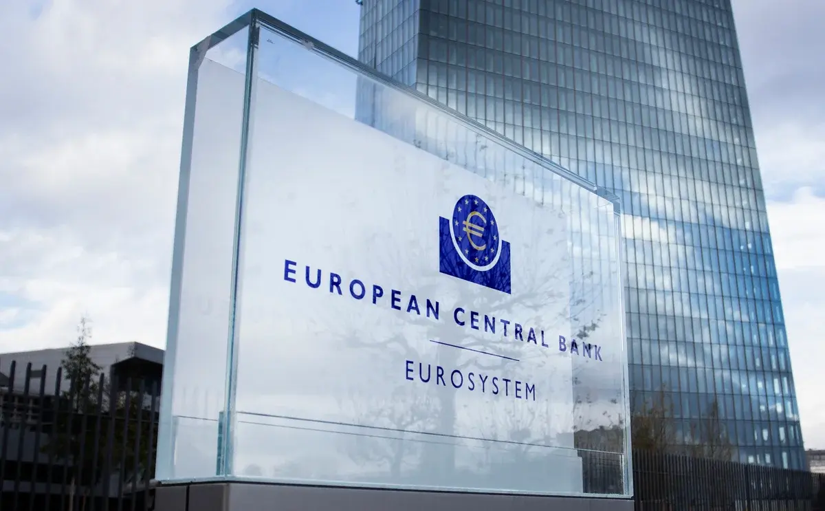 Πάτησε «φρένο» στις μειώσεις των επιτοκίων η ΕΚΤ