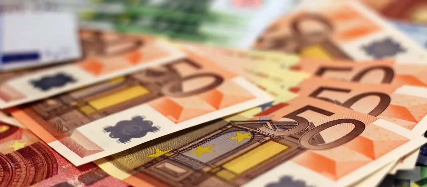 Ποινικό αδίκημα η είσπραξη σε μετρητά άνω των €10,000