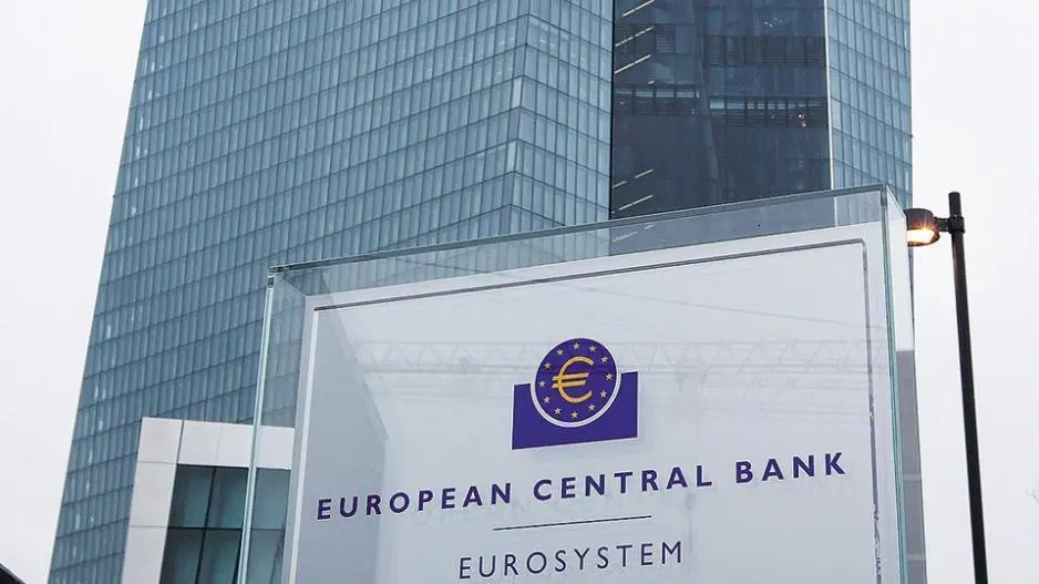 Η ΕΚΤ προειδοποιεί τις τράπεζες για «γενναιόδωρα μπόνους και μερίσματα»
