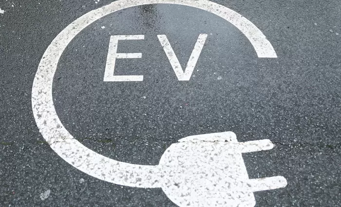 Ηλεκτροκίνηση: Πώς μπορούν να εξοικονομήσουν μέχρι €2.900 τον χρόνο οι οδηγοί EV