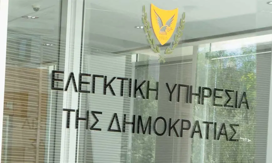 Ελεγκτική:  Παράνομη η πρόσληψη ως Συμβούλου ατόμου 19 ετών χωρίς πτυχίο