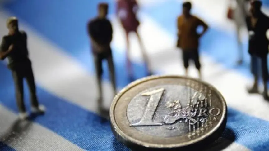 Economist: Η ελληνική οικονομία θα χτυπηθεί περισσότερο από όλες στην Ευρωζώνη