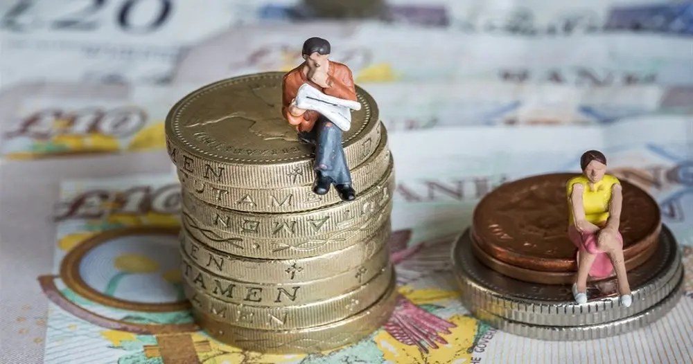Στο 10% το μισθολογικό χάσμα μεταξύ ανδρών και γυναικών