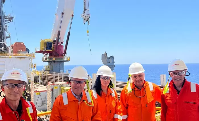 Στο γεωτρύπανο «Valaris DS-9» ο Γ. Παπαναστασίου για ενημέρωση