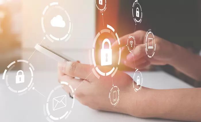 Πόσο ασφαλή είναι τελικά τα κινητά τηλέφωνά μας