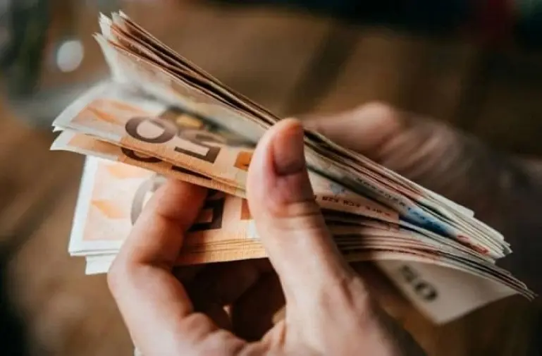 Ενίσχυση 400 ευρώ σε μακροχρόνιους άνεργους στην Ελλάδα