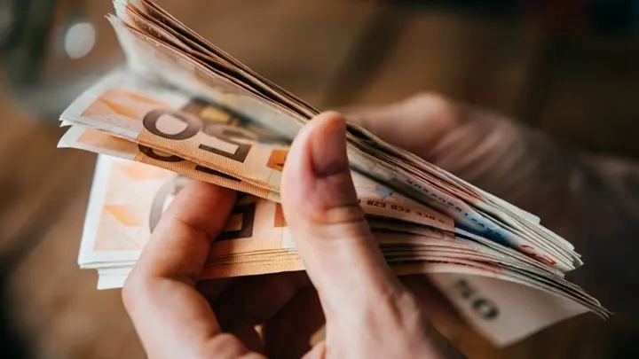 Πότε θα εξεταστούν οι αιτήσεις για επιδόματα και συντάξεις