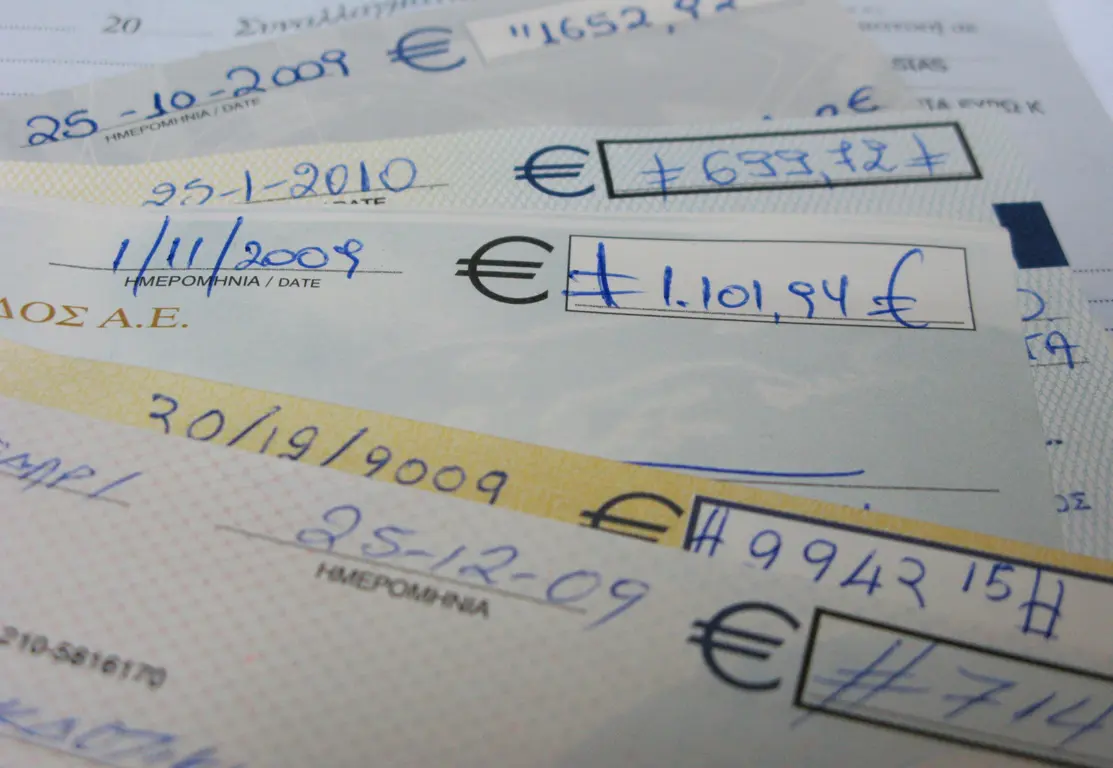 Επιτήδειοι εκδίδουν επιταγές σε κυπριακές λίρες