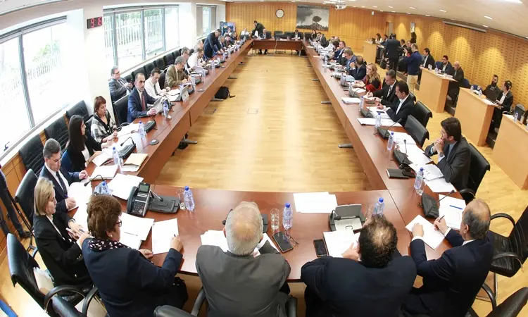 Στην Βουλή ο έλεγχος εταιρειών διαχείρισης περιουσίας των τραπεζών