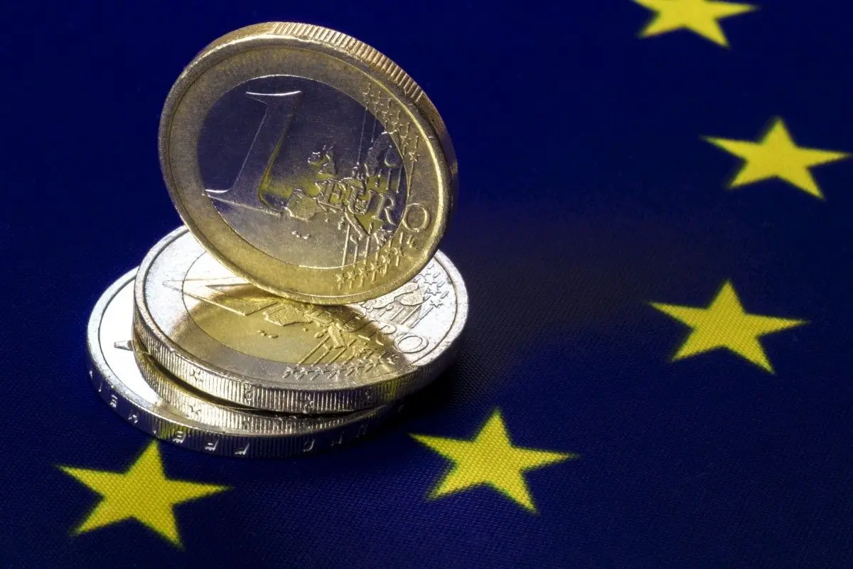 Σε υψηλό εβδομάδας κινείται το Ευρώ
