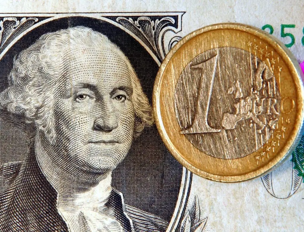 Το ευρώ κινείται σε υψηλά δύο ετών έναντι του δολαρίου