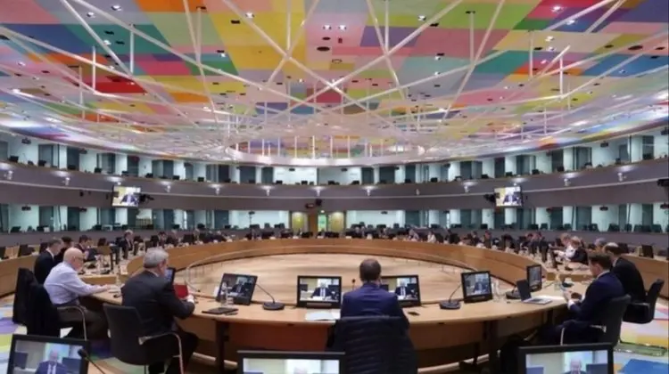 Αντιμετώπιση επιπτώσεων πληθωρισμού δείχνουν οι ΥΠΟΙΚ του ευρώ