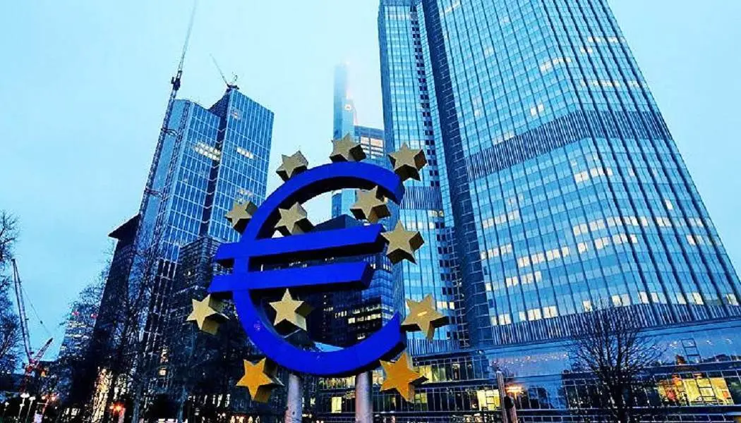 «Φρένο» στις μειώσεις των επιτοκίων η προσωρινή επιτάχυνση του πληθωρισμού