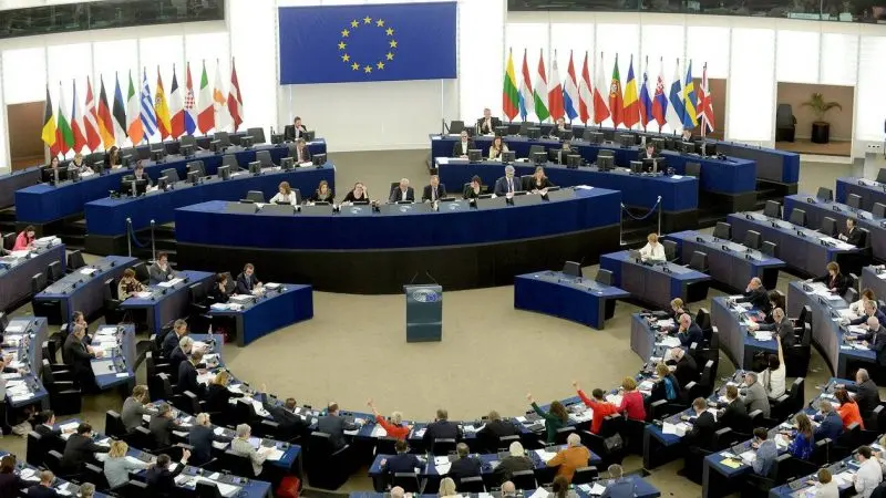 Το ΕΚ ενέκρινε μέτρα προστασίας για το ηλεκτρονικό εμπόριο