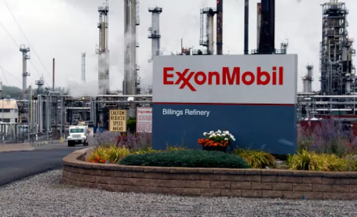 Μειώνει δραματικά τις δαπάνες της η Exxon Mobil