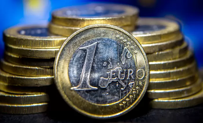 Δείτε πώς να υπολογίσετε τα τέλη των τραπεζών